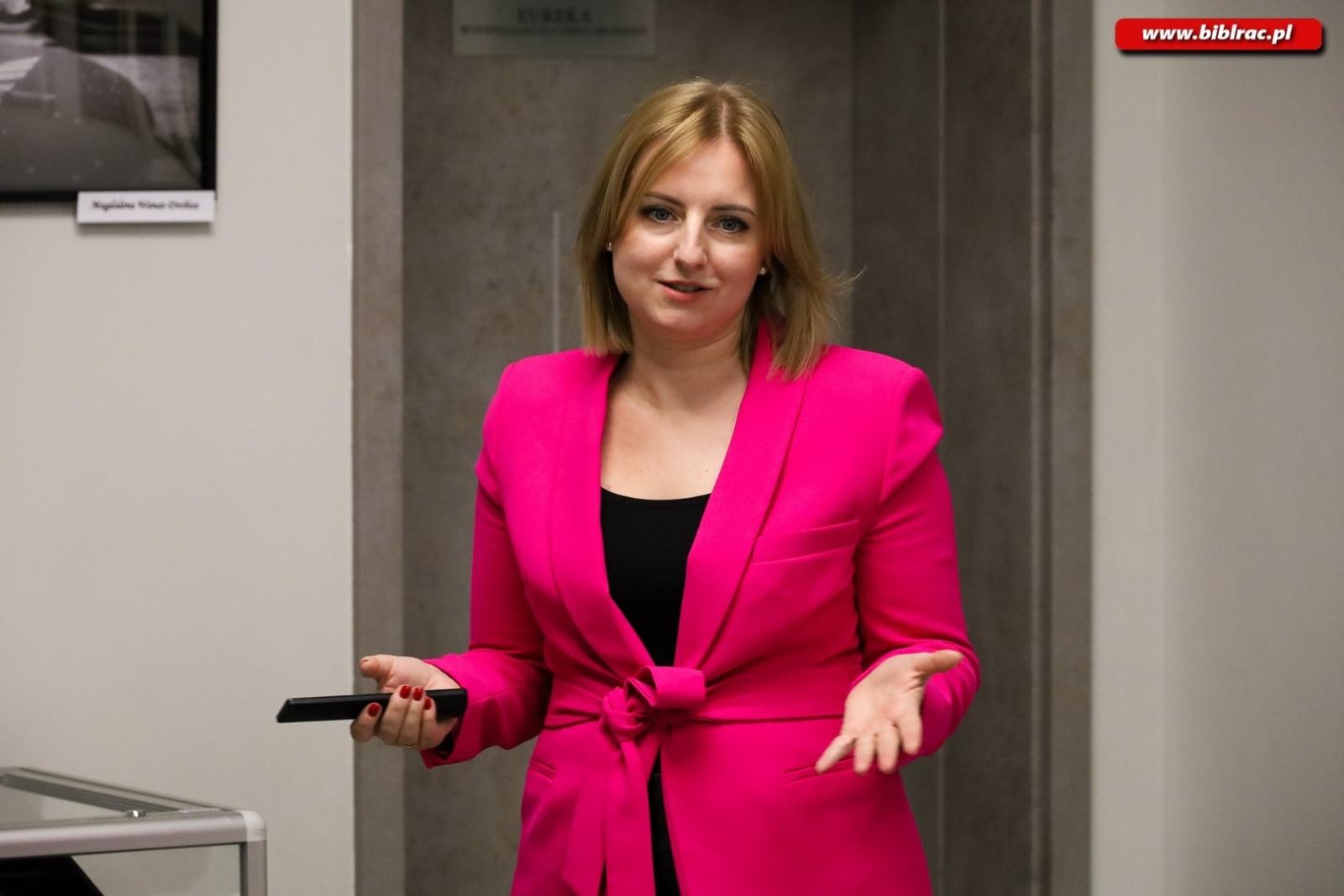 Zdjęcie w galerii na portalu naszraciborz.pl: Jak dbać o piękno, troszcząc się o planetę. O EKOkosmetykach w książnicy wiadomości z regionu