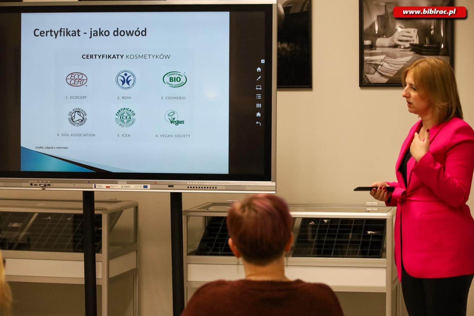 Zdjęcie w galerii na portalu naszraciborz.pl: Jak dbać o piękno, troszcząc się o planetę. O EKOkosmetykach w książnicy wiadomości z regionu