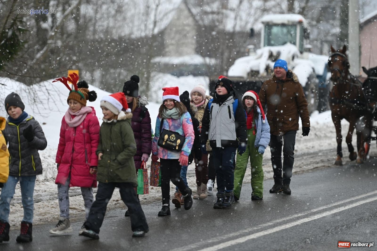 Zdjęcie w galerii na portalu naszraciborz.pl: Od św. Wacława do Mikołaszka. Krzanowice wierne tradycji [FOTO i WIDEO] wiadomości z regionu