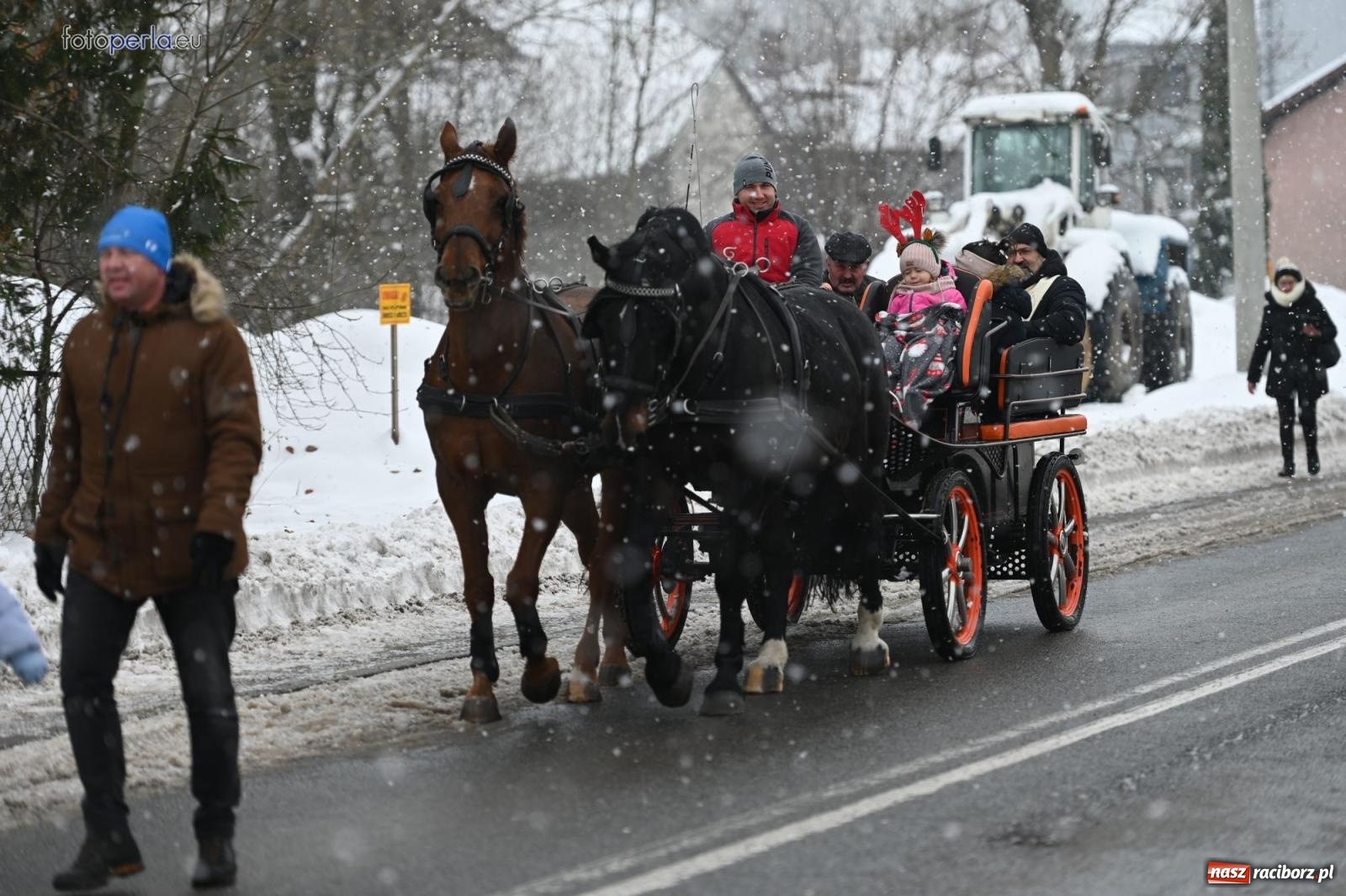 Zdjęcie w galerii na portalu naszraciborz.pl: Od św. Wacława do Mikołaszka. Krzanowice wierne tradycji [FOTO i WIDEO] wiadomości z regionu