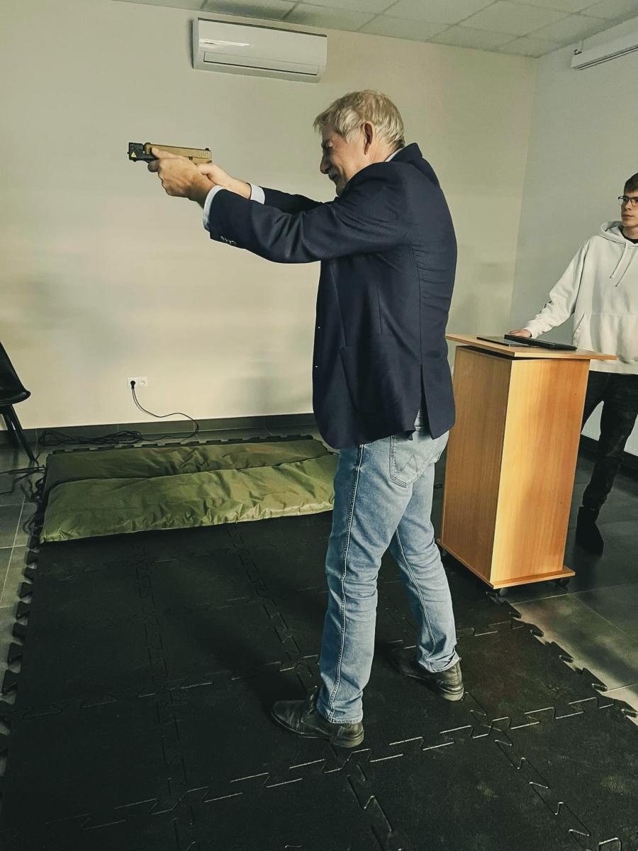 Zdjęcie w galerii na portalu naszraciborz.pl: Pietrowice Wielkie mają nowoczesną wirtualną strzelnicę wiadomości z regionu