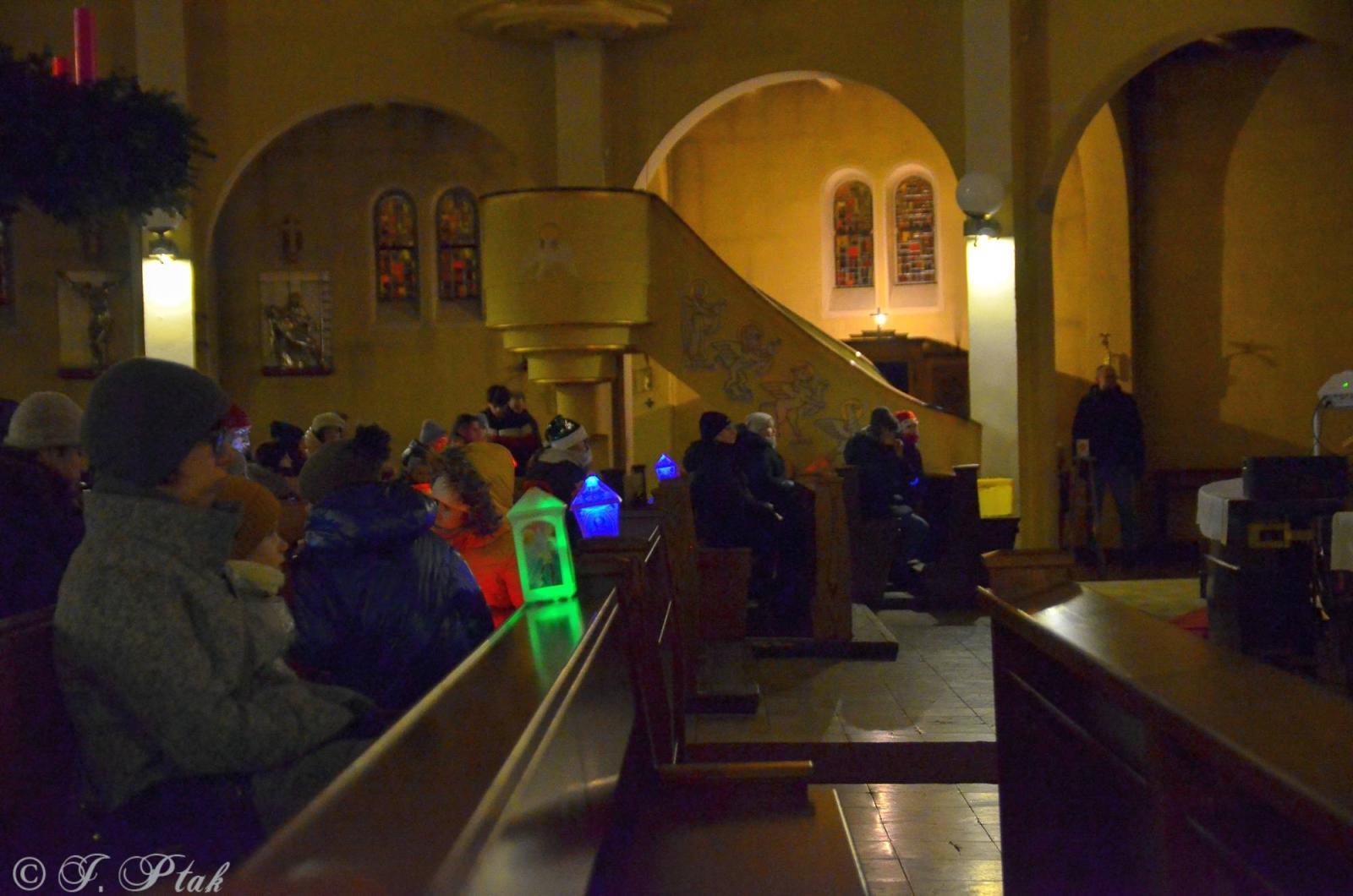 Zdjęcie w galerii na portalu naszraciborz.pl: Roraty w kościele pw. NSPJ w Raciborzu [FOTO] wiadomości z regionu