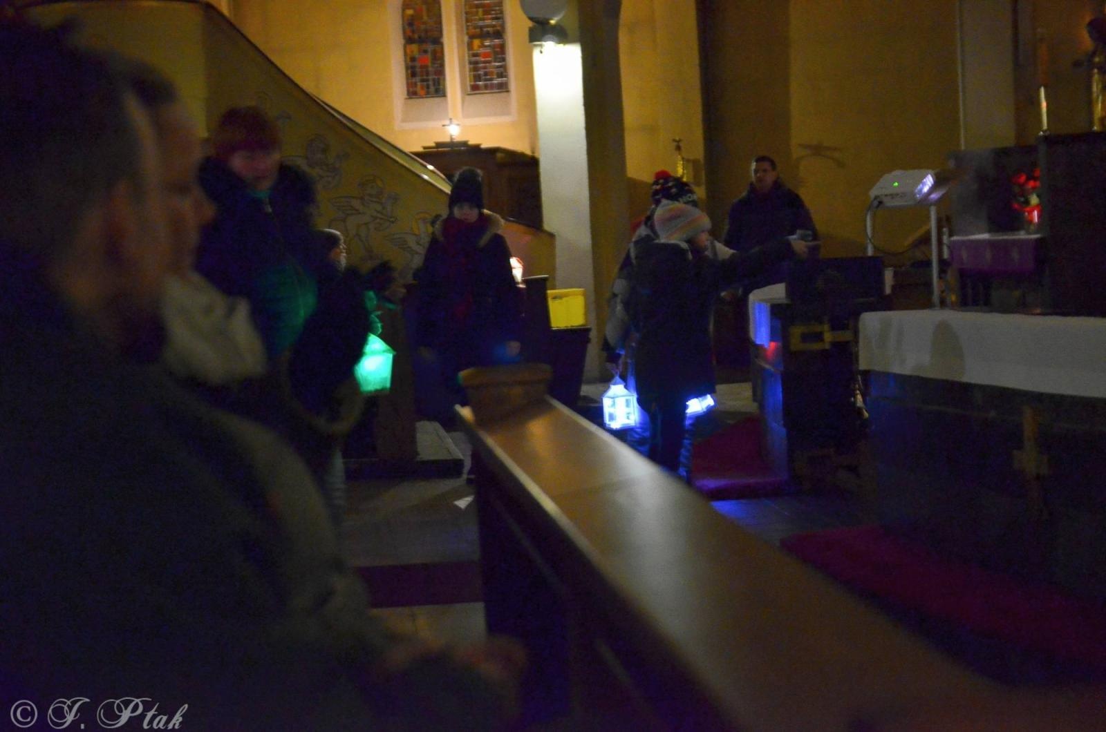 Zdjęcie w galerii na portalu naszraciborz.pl: Roraty w kościele pw. NSPJ w Raciborzu [FOTO] wiadomości z regionu