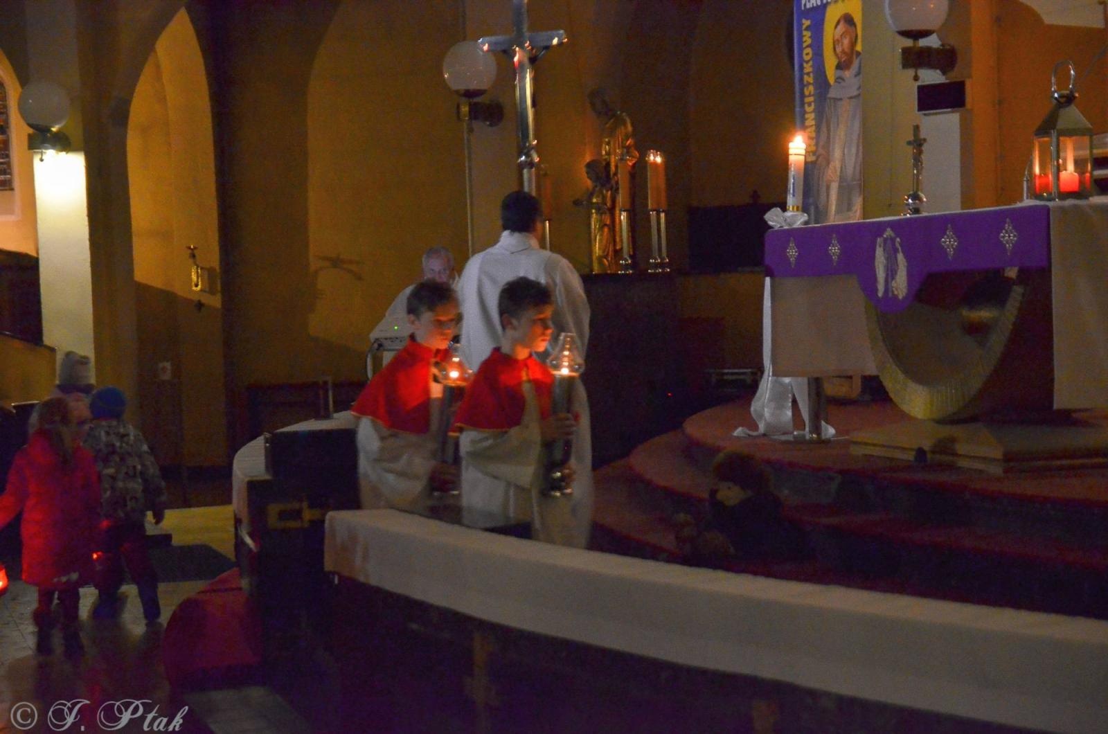 Zdjęcie w galerii na portalu naszraciborz.pl: Roraty w kościele pw. NSPJ w Raciborzu [FOTO] wiadomości z regionu