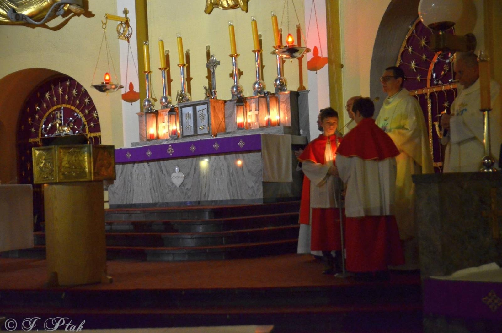 Zdjęcie w galerii na portalu naszraciborz.pl: Roraty w kościele pw. NSPJ w Raciborzu [FOTO] wiadomości z regionu