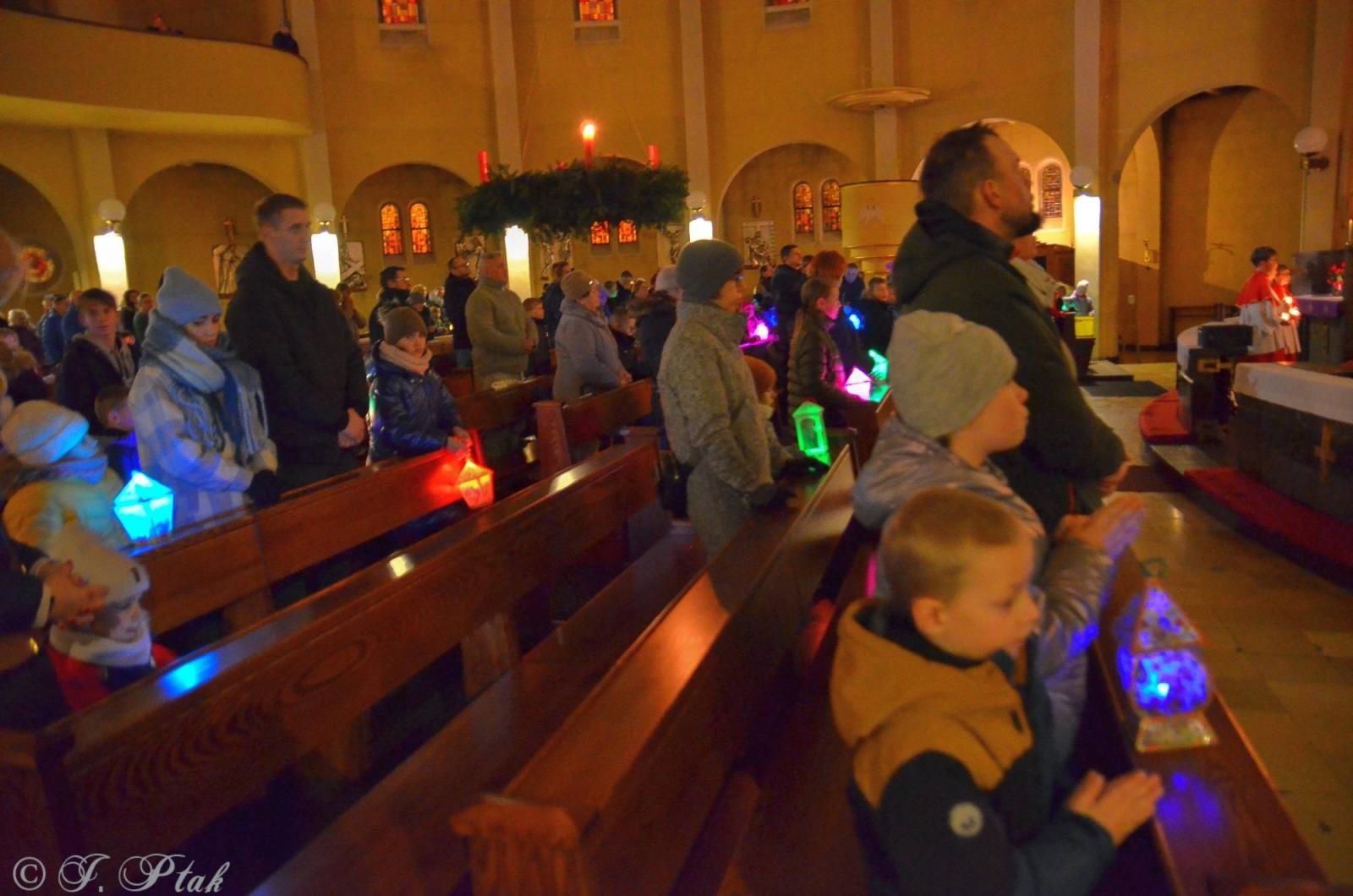 Zdjęcie w galerii na portalu naszraciborz.pl: Roraty w kościele pw. NSPJ w Raciborzu [FOTO] wiadomości z regionu