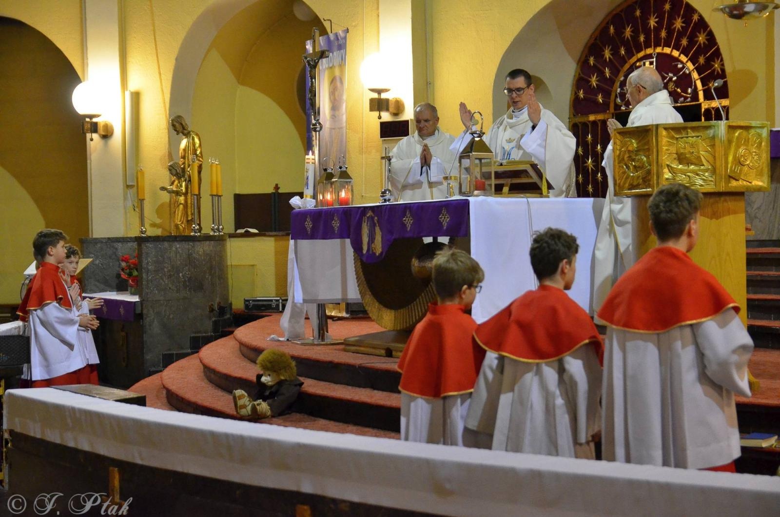 Zdjęcie w galerii na portalu naszraciborz.pl: Roraty w kościele pw. NSPJ w Raciborzu [FOTO] wiadomości z regionu