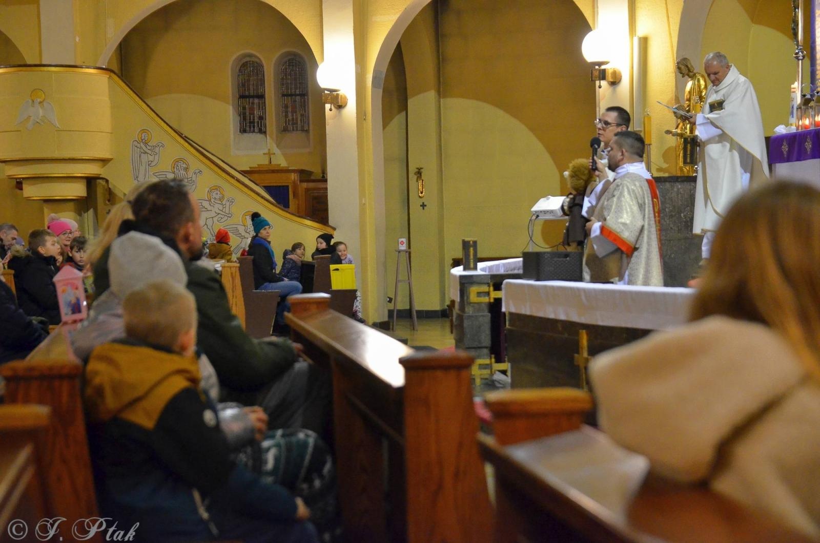 Zdjęcie w galerii na portalu naszraciborz.pl: Roraty w kościele pw. NSPJ w Raciborzu [FOTO] wiadomości z regionu