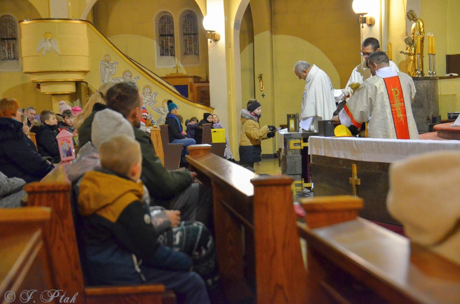 Zdjęcie w galerii na portalu naszraciborz.pl: Roraty w kościele pw. NSPJ w Raciborzu [FOTO] wiadomości z regionu