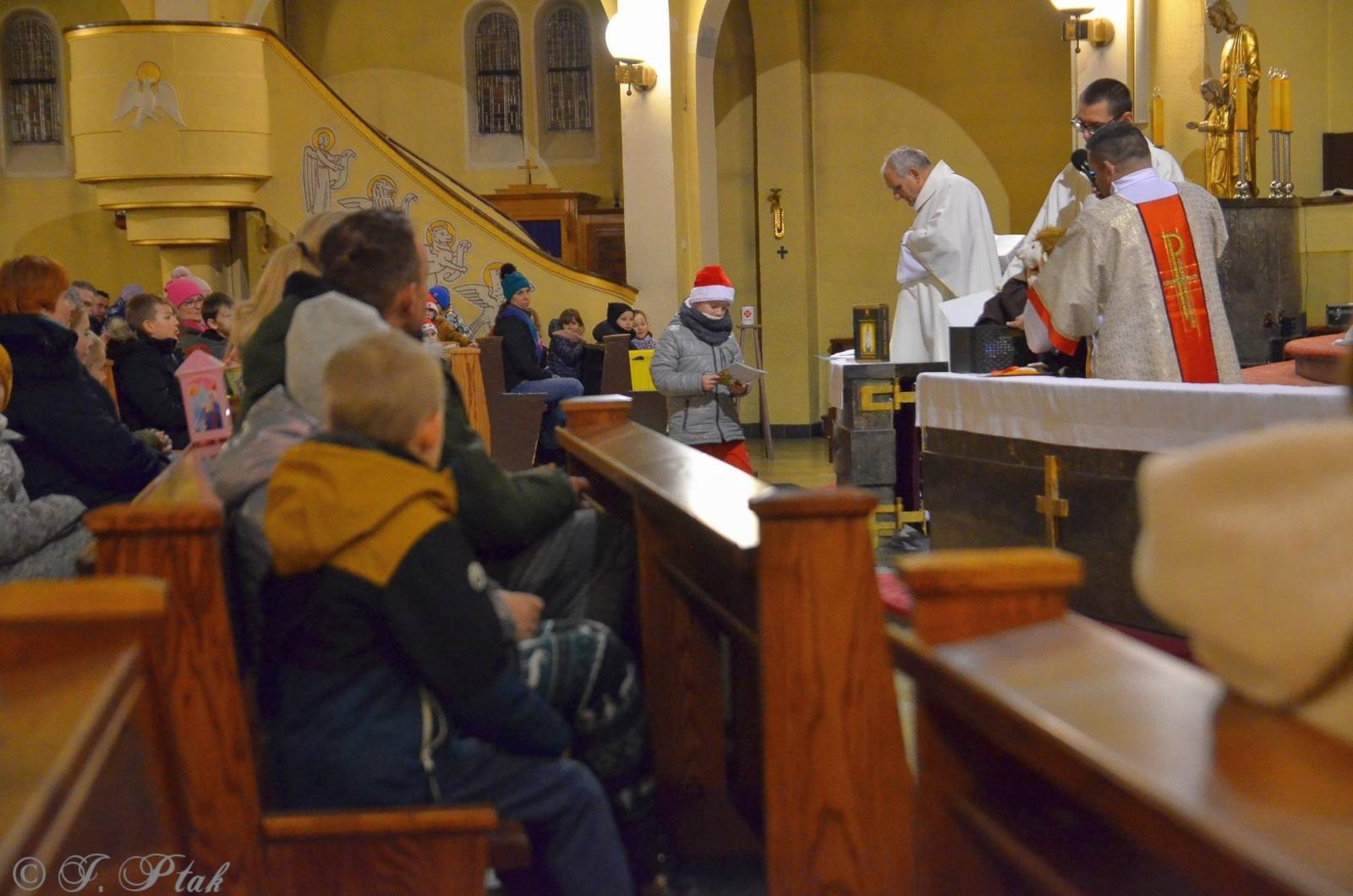 Zdjęcie w galerii na portalu naszraciborz.pl: Roraty w kościele pw. NSPJ w Raciborzu [FOTO] wiadomości z regionu