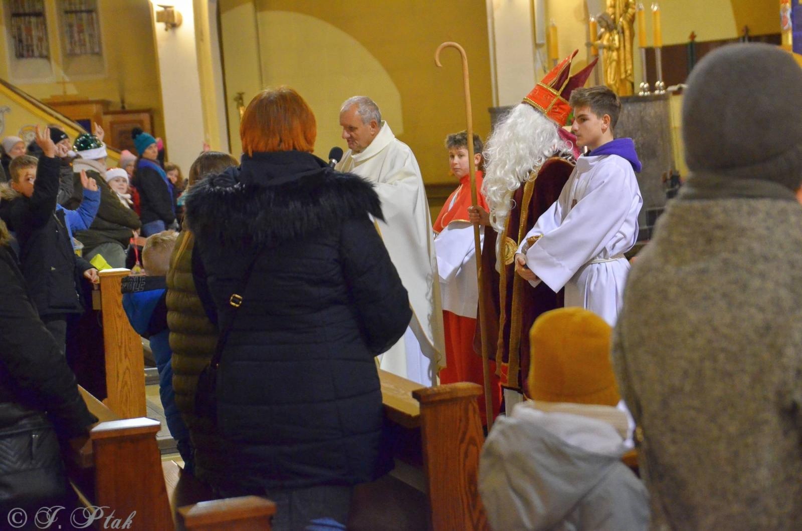 Zdjęcie w galerii na portalu naszraciborz.pl: Roraty w kościele pw. NSPJ w Raciborzu [FOTO] wiadomości z regionu