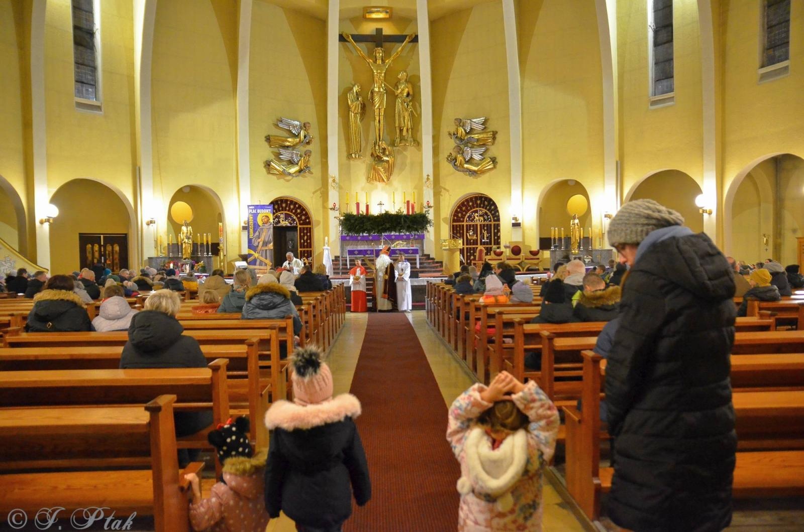 Zdjęcie w galerii na portalu naszraciborz.pl: Roraty w kościele pw. NSPJ w Raciborzu [FOTO] wiadomości z regionu