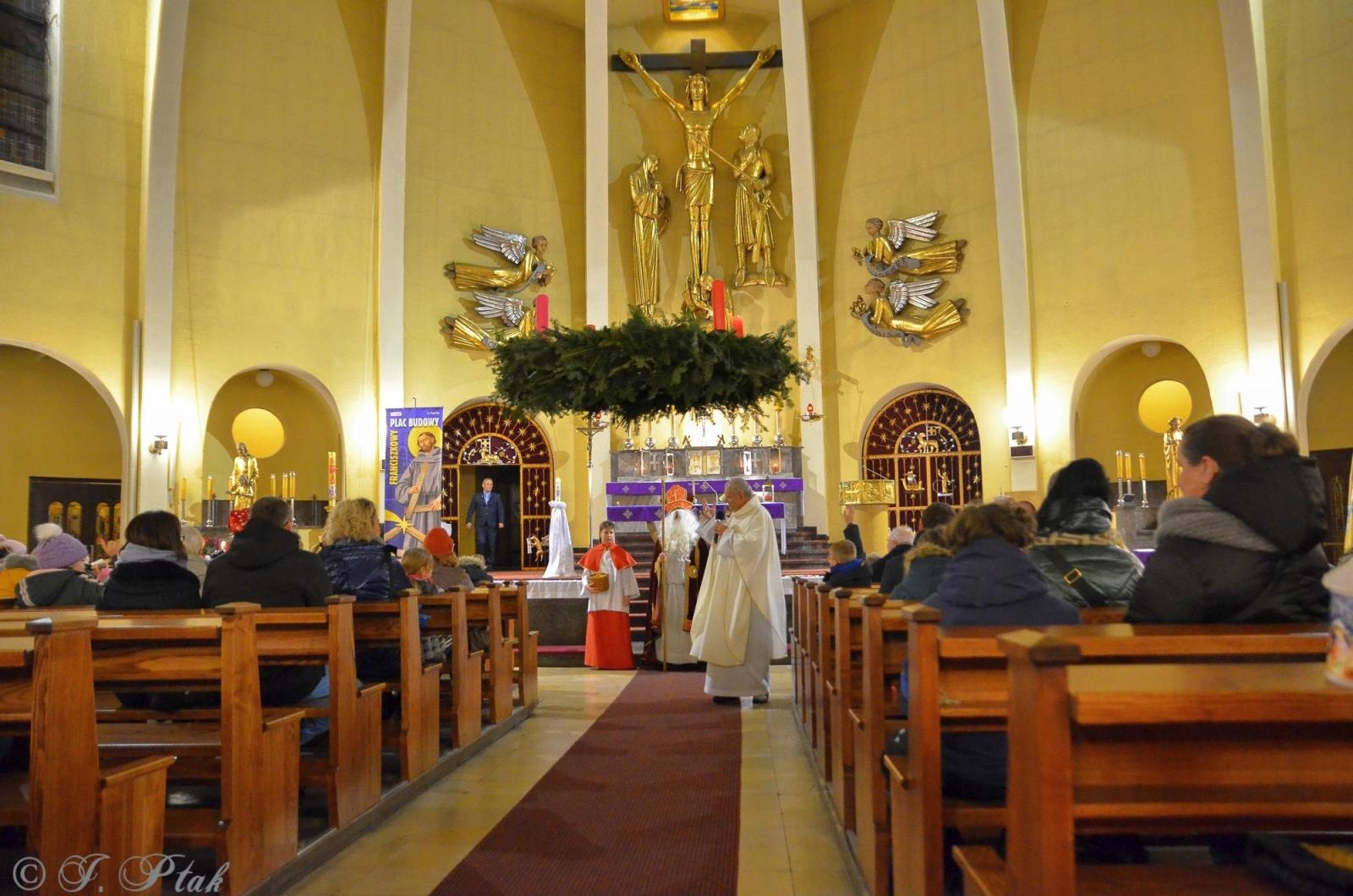 Zdjęcie w galerii na portalu naszraciborz.pl: Roraty w kościele pw. NSPJ w Raciborzu [FOTO] wiadomości z regionu