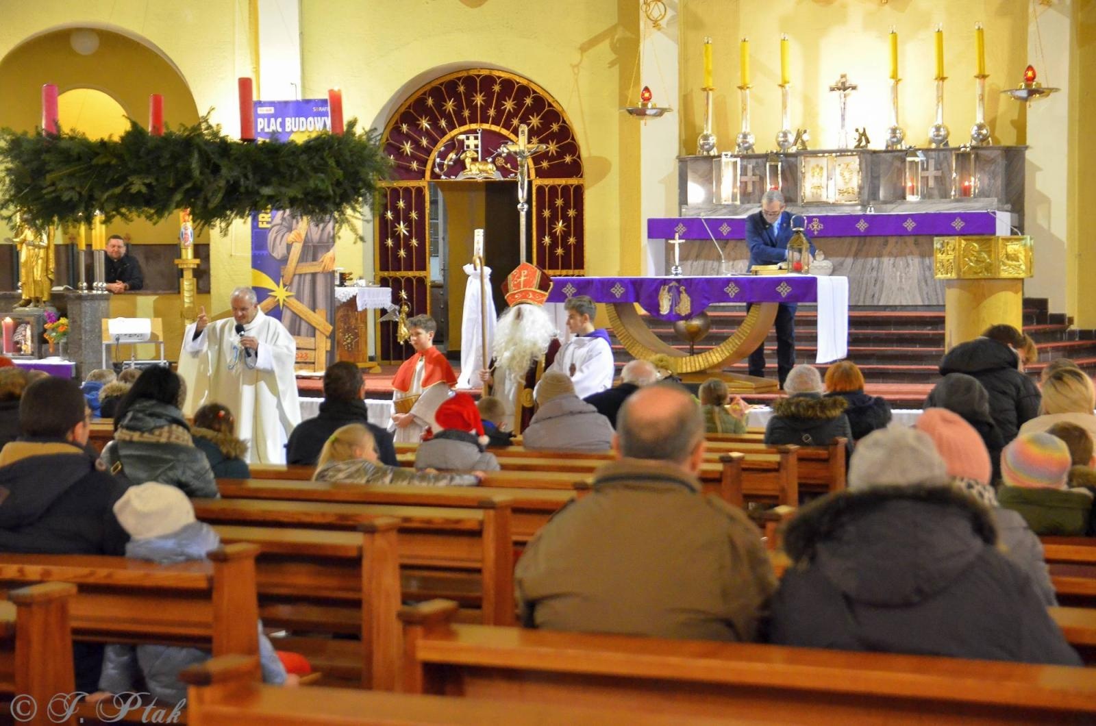Zdjęcie w galerii na portalu naszraciborz.pl: Roraty w kościele pw. NSPJ w Raciborzu [FOTO] wiadomości z regionu