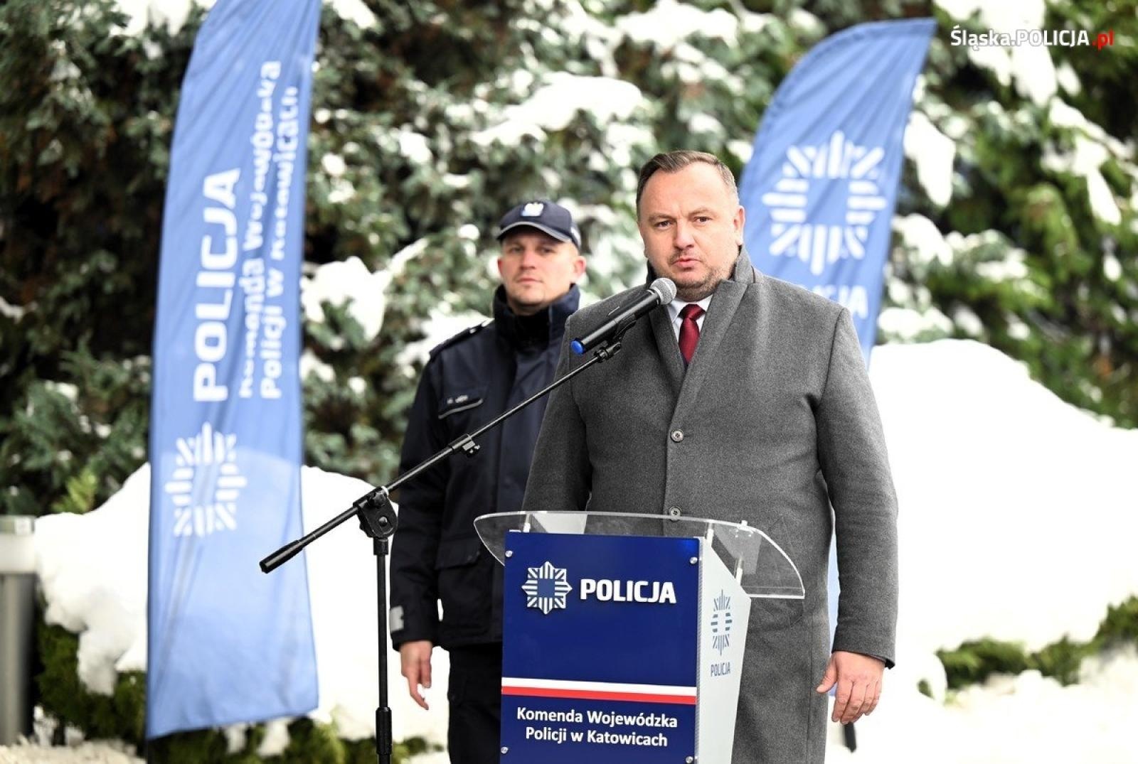 Zdjęcie w galerii na portalu naszraciborz.pl: Hybrydy dla śląskiej, w tym raciborskiej policji wiadomości z regionu