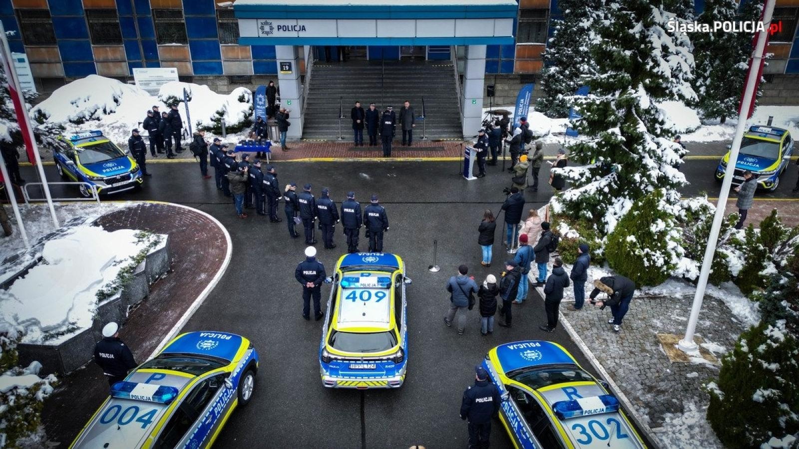 Zdjęcie w galerii na portalu naszraciborz.pl: Hybrydy dla śląskiej, w tym raciborskiej policji wiadomości z regionu