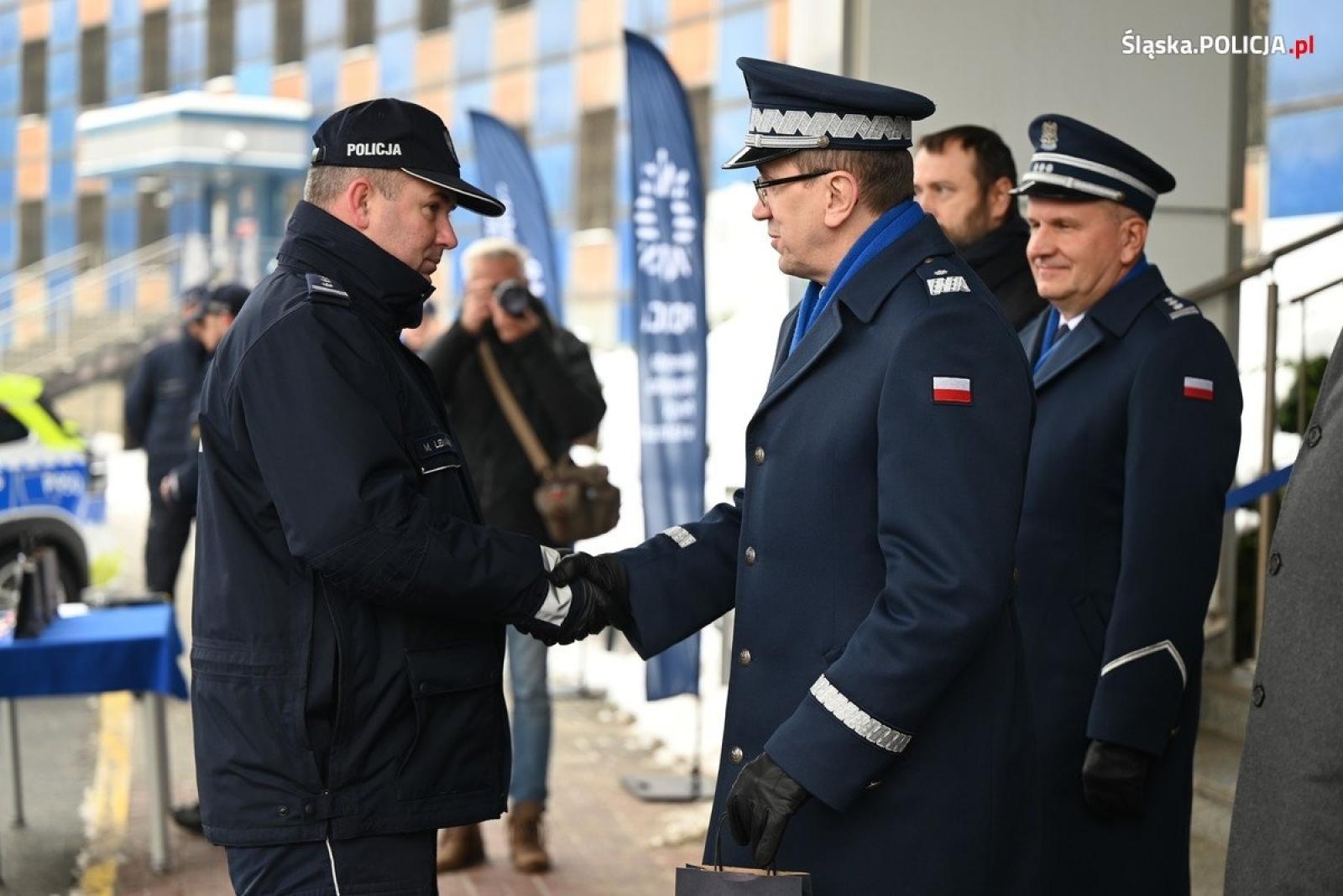 Zdjęcie w galerii na portalu naszraciborz.pl: Hybrydy dla śląskiej, w tym raciborskiej policji wiadomości z regionu