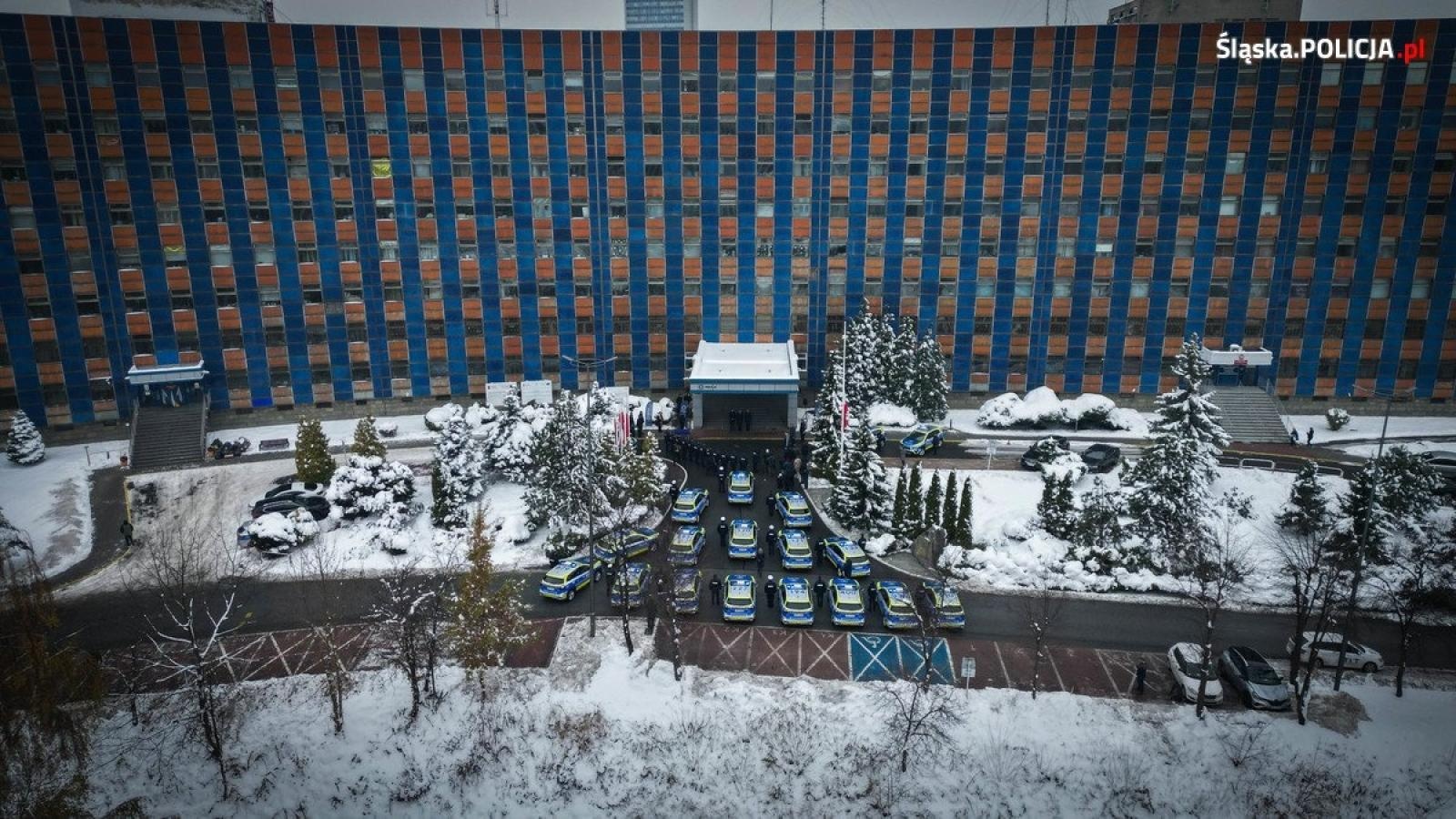 Zdjęcie w galerii na portalu naszraciborz.pl: Hybrydy dla śląskiej, w tym raciborskiej policji wiadomości z regionu