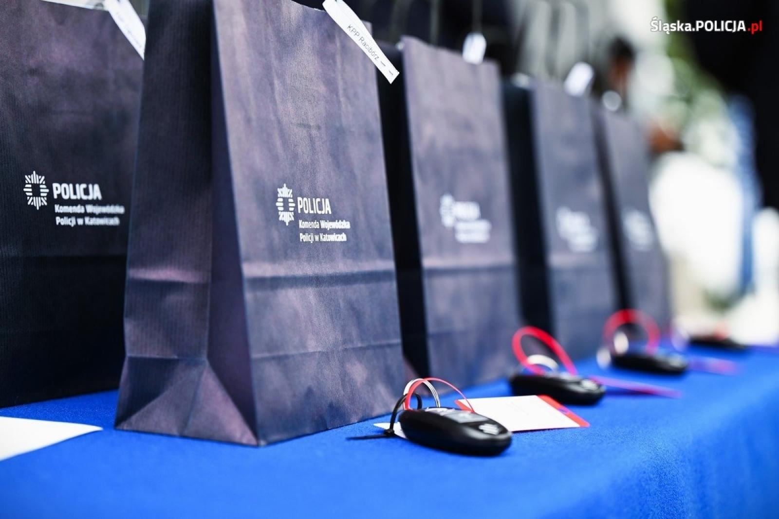 Zdjęcie w galerii na portalu naszraciborz.pl: Hybrydy dla śląskiej, w tym raciborskiej policji wiadomości z regionu