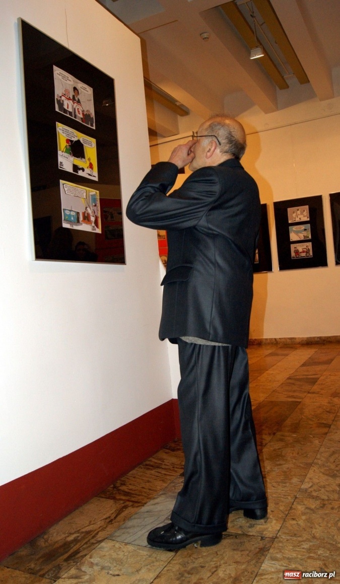 Zdjęcie w galerii na portalu naszraciborz.pl: Satyra z TVN-u w raciborskim Muzeum wiadomości z regionu