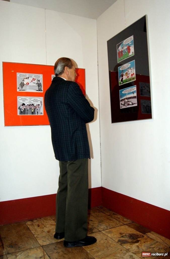 Zdjęcie w galerii na portalu naszraciborz.pl: Satyra z TVN-u w raciborskim Muzeum wiadomości z regionu