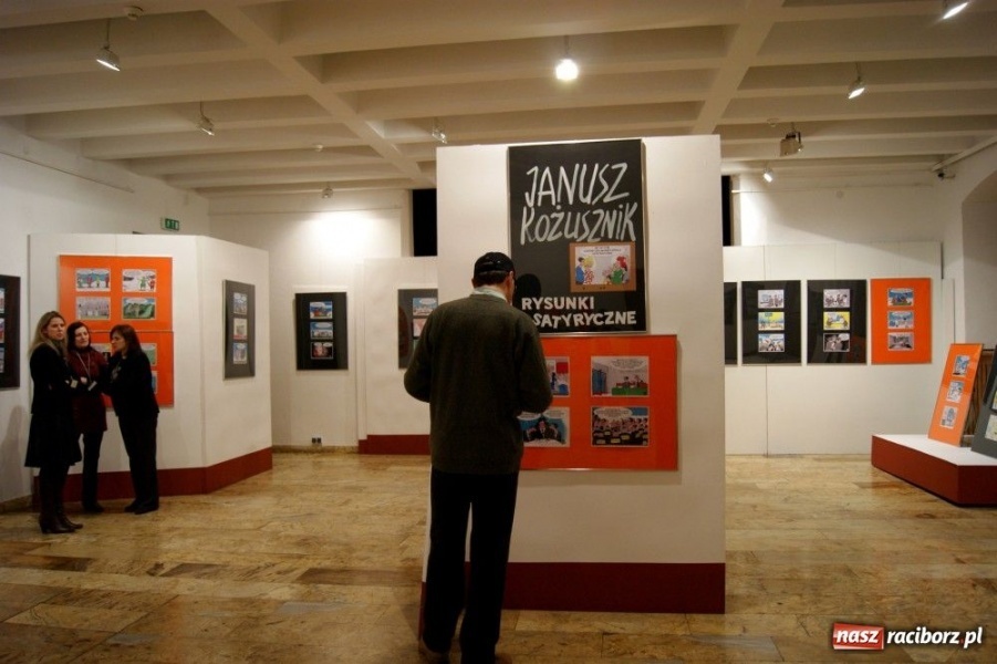 Zdjęcie w galerii na portalu naszraciborz.pl: Satyra z TVN-u w raciborskim Muzeum wiadomości z regionu