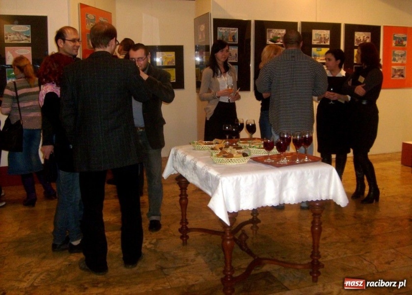 Zdjęcie w galerii na portalu naszraciborz.pl: Satyra z TVN-u w raciborskim Muzeum wiadomości z regionu