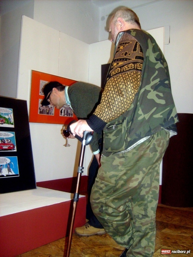 Zdjęcie w galerii na portalu naszraciborz.pl: Satyra z TVN-u w raciborskim Muzeum wiadomości z regionu