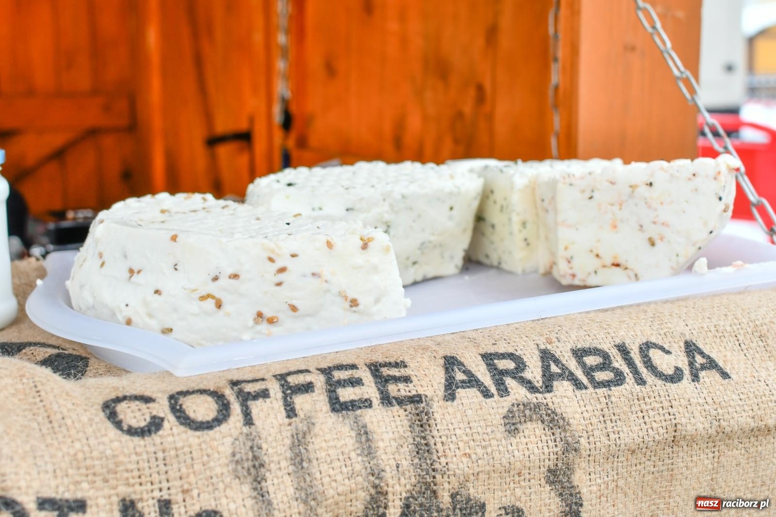 Zdjęcie w galerii na portalu naszraciborz.pl: Ruszył raciborski jarmark na Rynku [FOTO i WIDEO] wiadomości z regionu