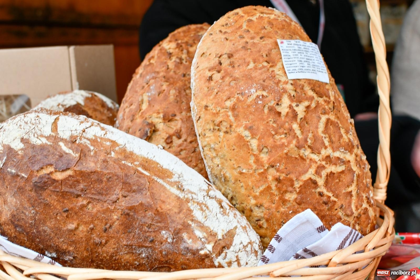 Zdjęcie w galerii na portalu naszraciborz.pl: Ruszył raciborski jarmark na Rynku [FOTO i WIDEO] wiadomości z regionu