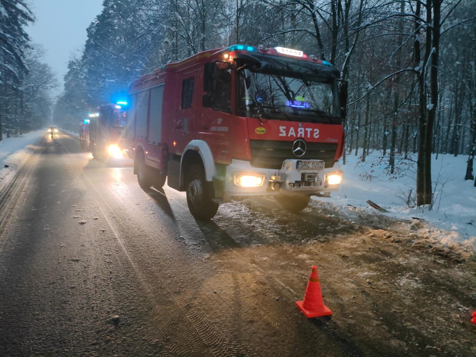 Zdjęcie w galerii na portalu naszraciborz.pl: Raport 998. Dachowanie dostawczaka po zderzeniu z jeleniem wiadomości z regionu