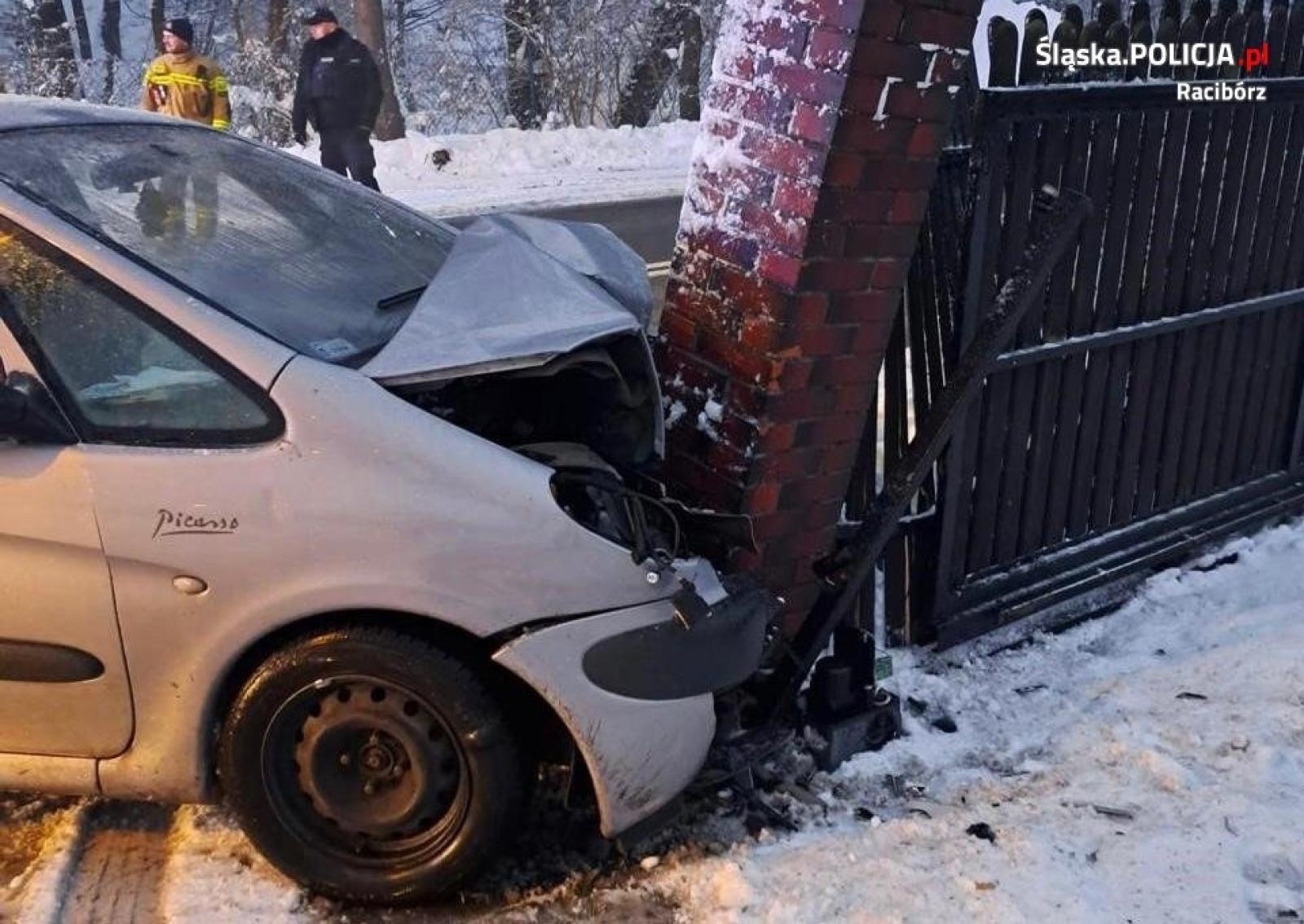 Zdjęcie w galerii na portalu naszraciborz.pl: Komendant z Raciborza wkroczył do akcji. Pomógł obezwładnić nietrzeźwego kierowcę wiadomości z regionu