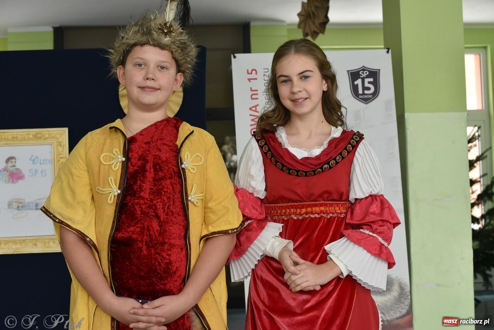 Zdjęcie w galerii na portalu naszraciborz.pl: Janek Górka zaśpiewał na urodzinach Piętnastki. Szkoła przy Słowackiego ma już 40 lat [FOTO i WIDEO] wiadomości z regionu