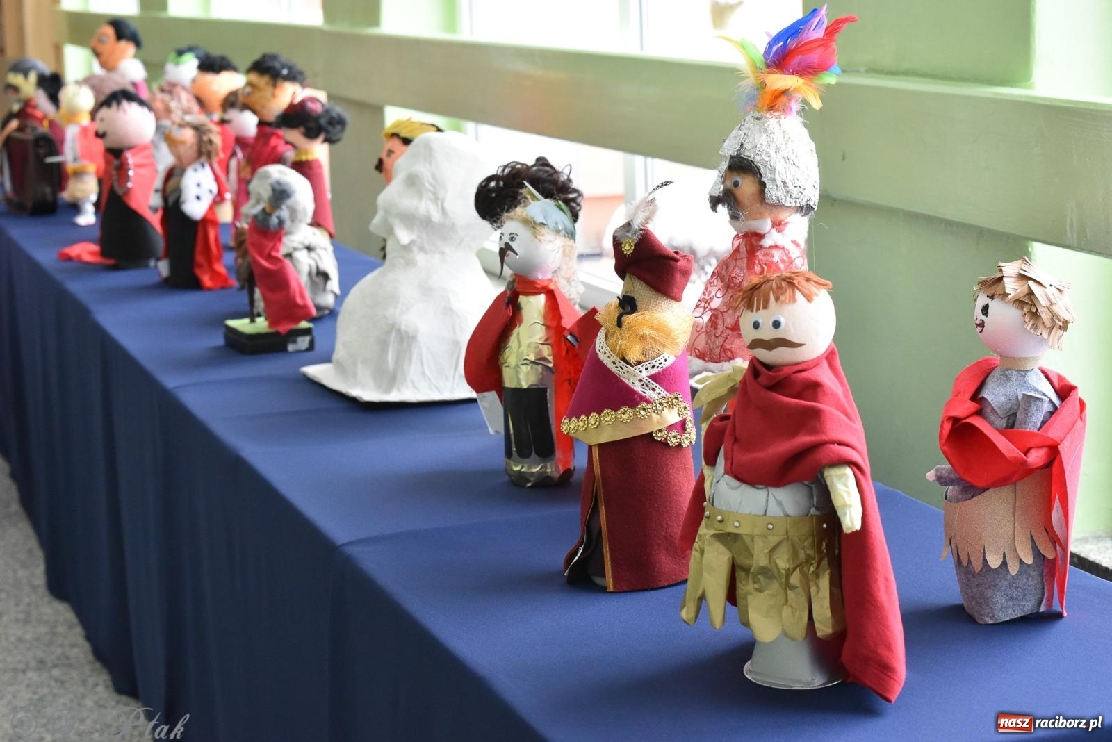 Zdjęcie w galerii na portalu naszraciborz.pl: Janek Górka zaśpiewał na urodzinach Piętnastki. Szkoła przy Słowackiego ma już 40 lat [FOTO i WIDEO] wiadomości z regionu