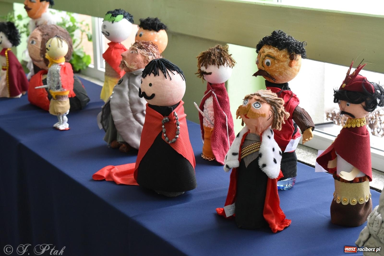 Zdjęcie w galerii na portalu naszraciborz.pl: Janek Górka zaśpiewał na urodzinach Piętnastki. Szkoła przy Słowackiego ma już 40 lat [FOTO i WIDEO] wiadomości z regionu