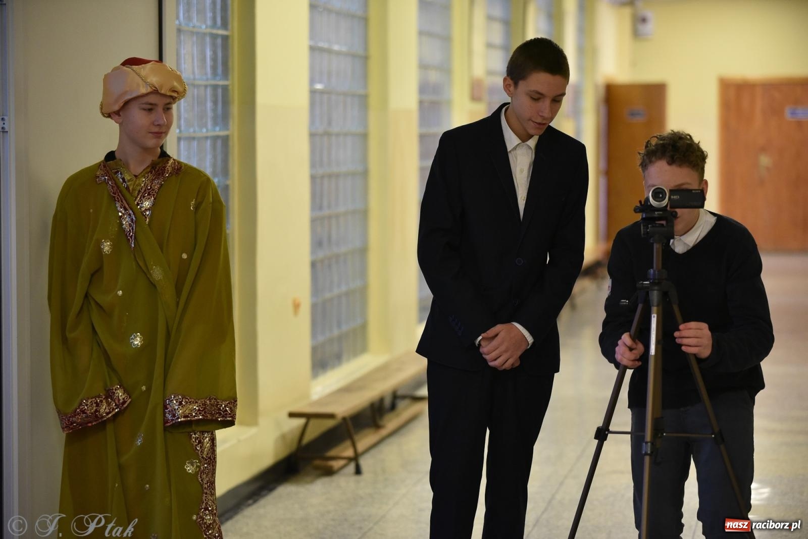 Zdjęcie w galerii na portalu naszraciborz.pl: Janek Górka zaśpiewał na urodzinach Piętnastki. Szkoła przy Słowackiego ma już 40 lat [FOTO i WIDEO] wiadomości z regionu