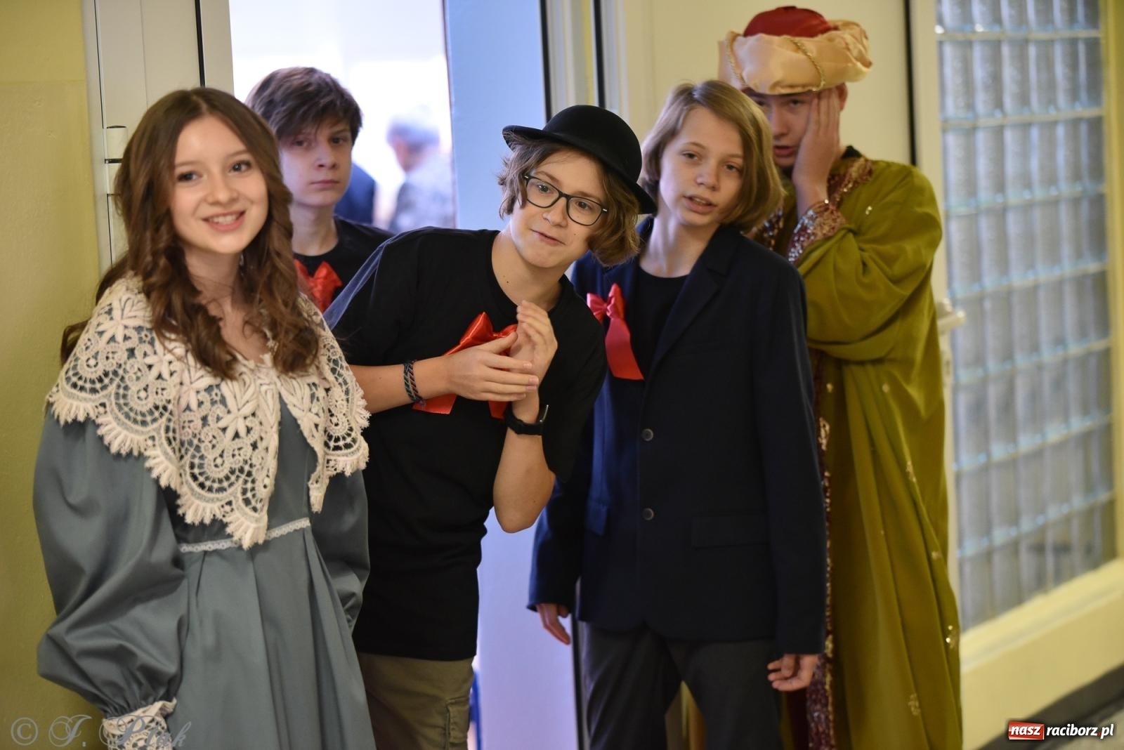 Zdjęcie w galerii na portalu naszraciborz.pl: Janek Górka zaśpiewał na urodzinach Piętnastki. Szkoła przy Słowackiego ma już 40 lat [FOTO i WIDEO] wiadomości z regionu