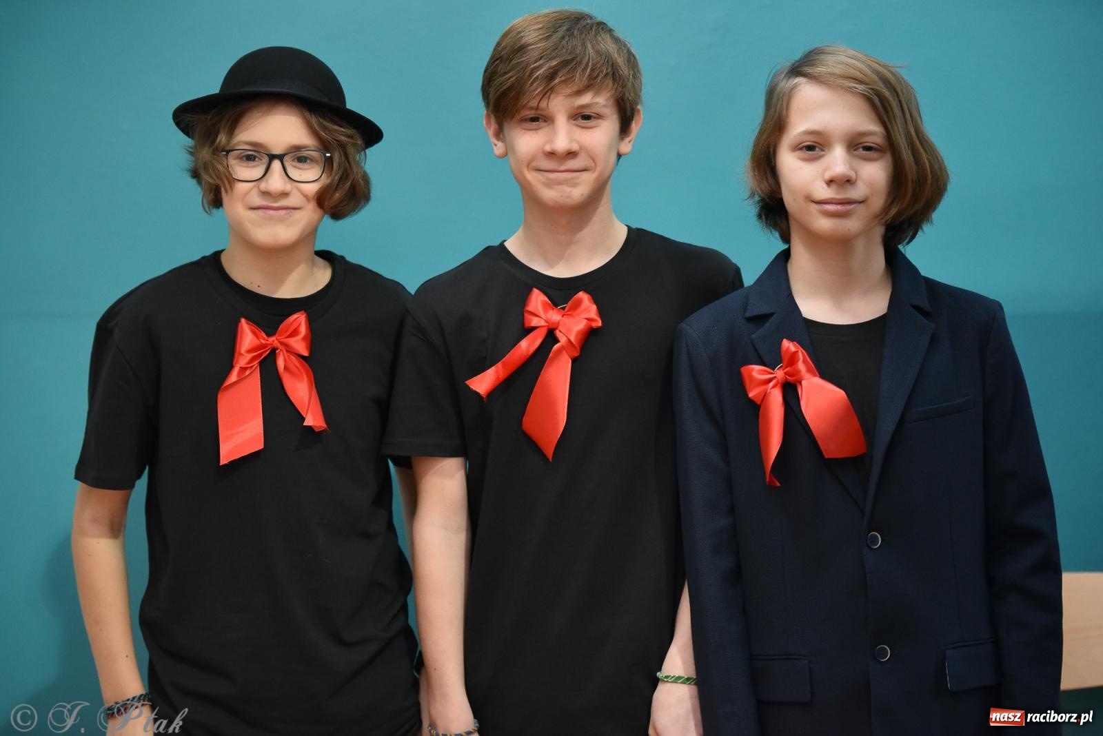 Zdjęcie w galerii na portalu naszraciborz.pl: Janek Górka zaśpiewał na urodzinach Piętnastki. Szkoła przy Słowackiego ma już 40 lat [FOTO i WIDEO] wiadomości z regionu