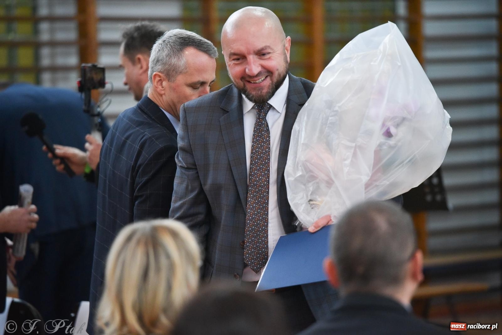 Zdjęcie w galerii na portalu naszraciborz.pl: Janek Górka zaśpiewał na urodzinach Piętnastki. Szkoła przy Słowackiego ma już 40 lat [FOTO i WIDEO] wiadomości z regionu