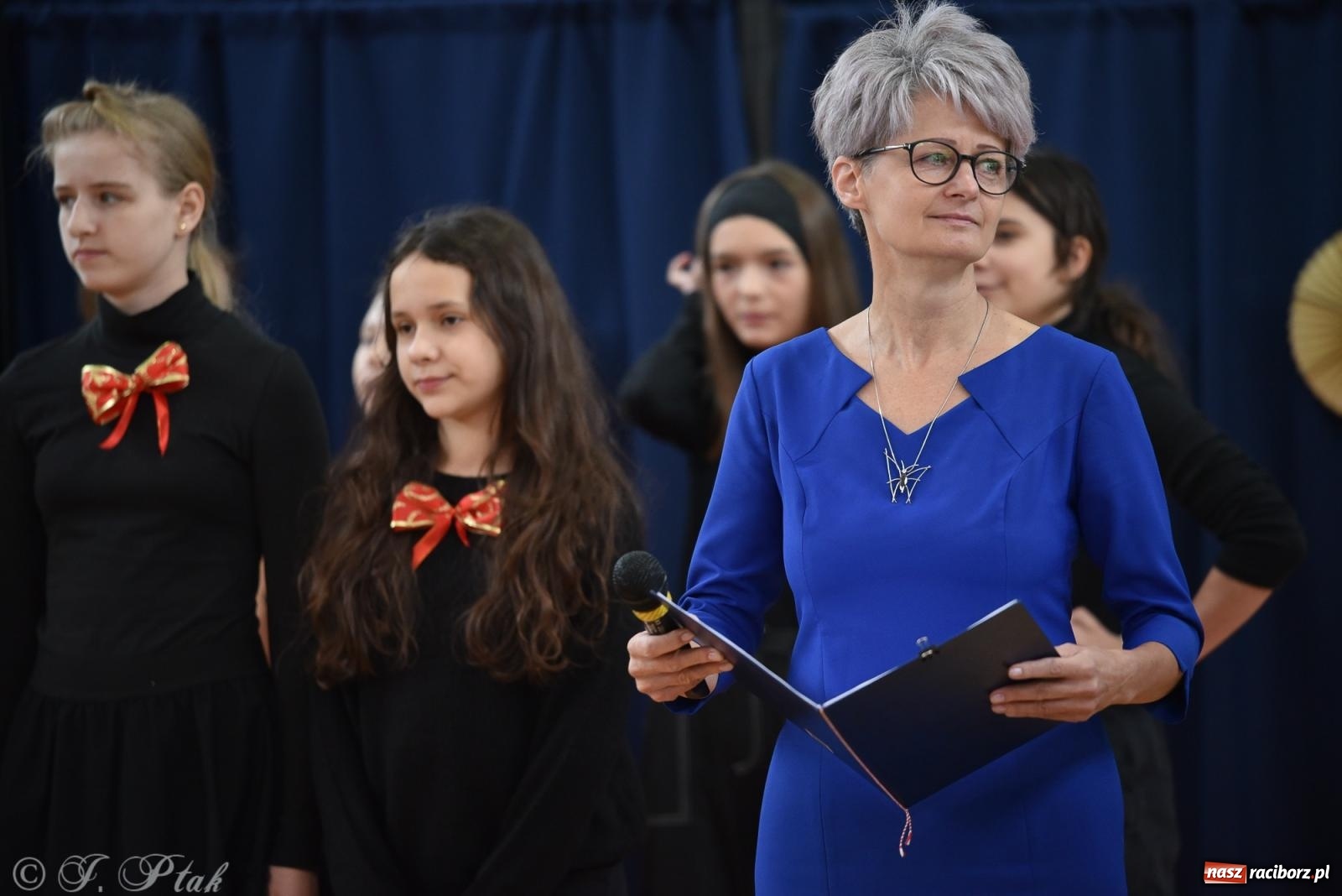 Zdjęcie w galerii na portalu naszraciborz.pl: Janek Górka zaśpiewał na urodzinach Piętnastki. Szkoła przy Słowackiego ma już 40 lat [FOTO i WIDEO] wiadomości z regionu