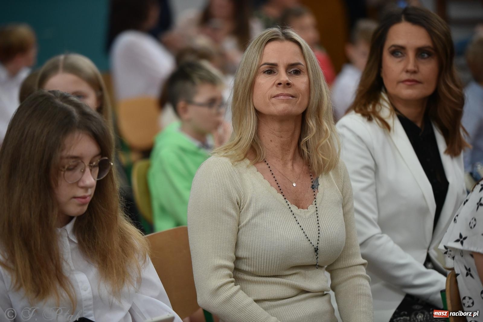 Zdjęcie w galerii na portalu naszraciborz.pl: Janek Górka zaśpiewał na urodzinach Piętnastki. Szkoła przy Słowackiego ma już 40 lat [FOTO i WIDEO] wiadomości z regionu