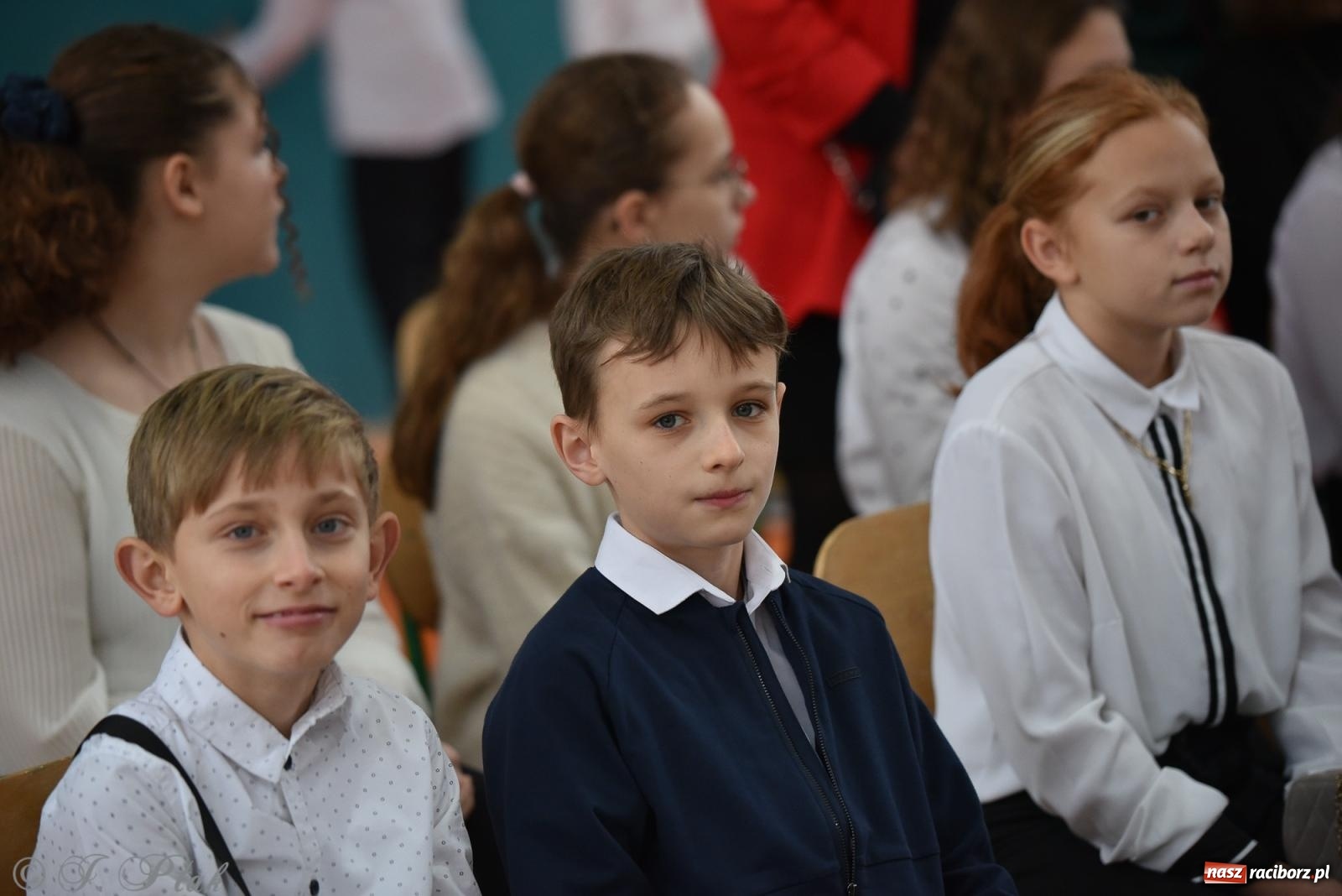 Zdjęcie w galerii na portalu naszraciborz.pl: Janek Górka zaśpiewał na urodzinach Piętnastki. Szkoła przy Słowackiego ma już 40 lat [FOTO i WIDEO] wiadomości z regionu