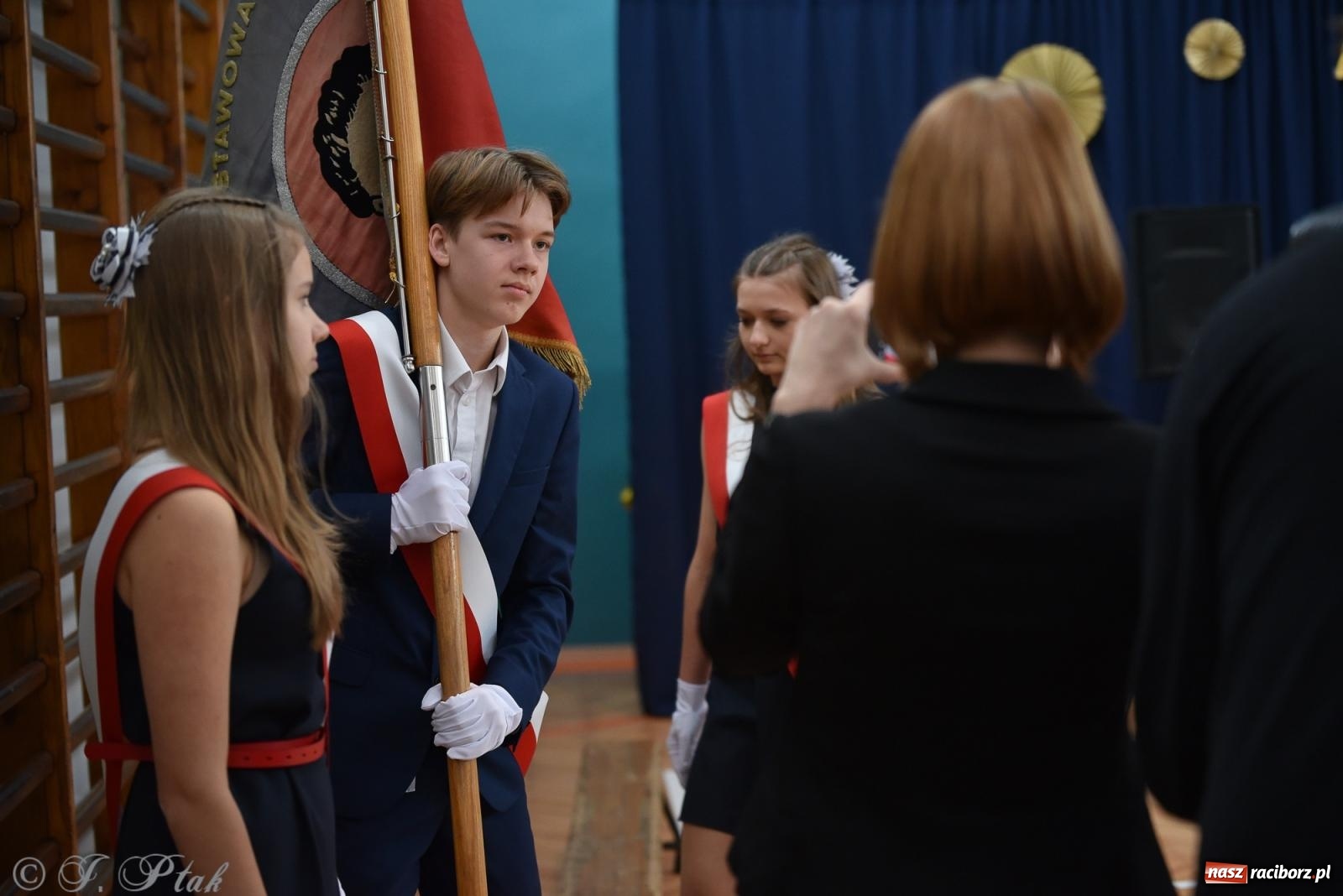 Zdjęcie w galerii na portalu naszraciborz.pl: Janek Górka zaśpiewał na urodzinach Piętnastki. Szkoła przy Słowackiego ma już 40 lat [FOTO i WIDEO] wiadomości z regionu