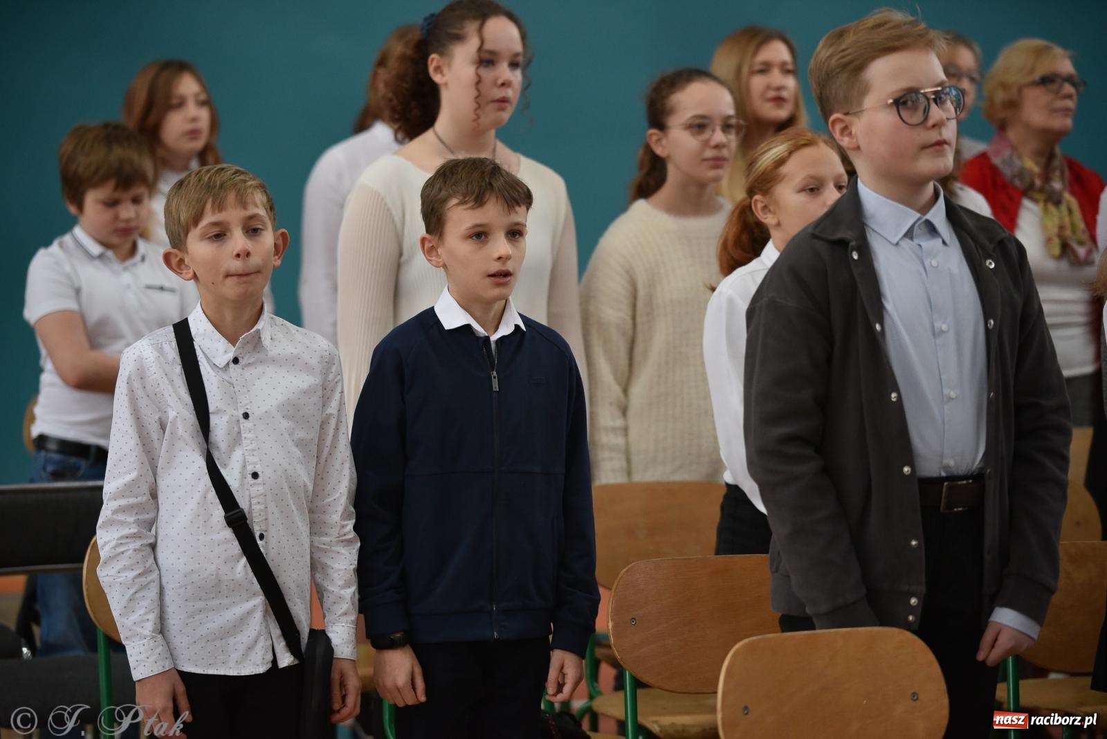 Zdjęcie w galerii na portalu naszraciborz.pl: Janek Górka zaśpiewał na urodzinach Piętnastki. Szkoła przy Słowackiego ma już 40 lat [FOTO i WIDEO] wiadomości z regionu