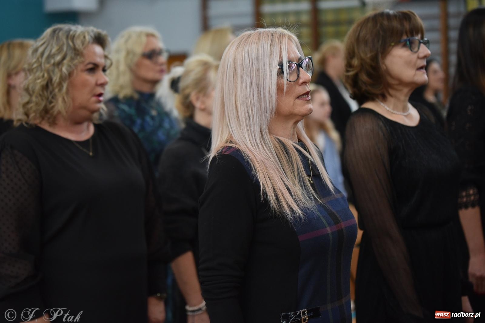 Zdjęcie w galerii na portalu naszraciborz.pl: Janek Górka zaśpiewał na urodzinach Piętnastki. Szkoła przy Słowackiego ma już 40 lat [FOTO i WIDEO] wiadomości z regionu