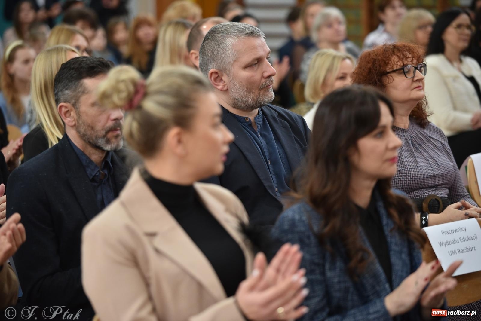 Zdjęcie w galerii na portalu naszraciborz.pl: Janek Górka zaśpiewał na urodzinach Piętnastki. Szkoła przy Słowackiego ma już 40 lat [FOTO i WIDEO] wiadomości z regionu