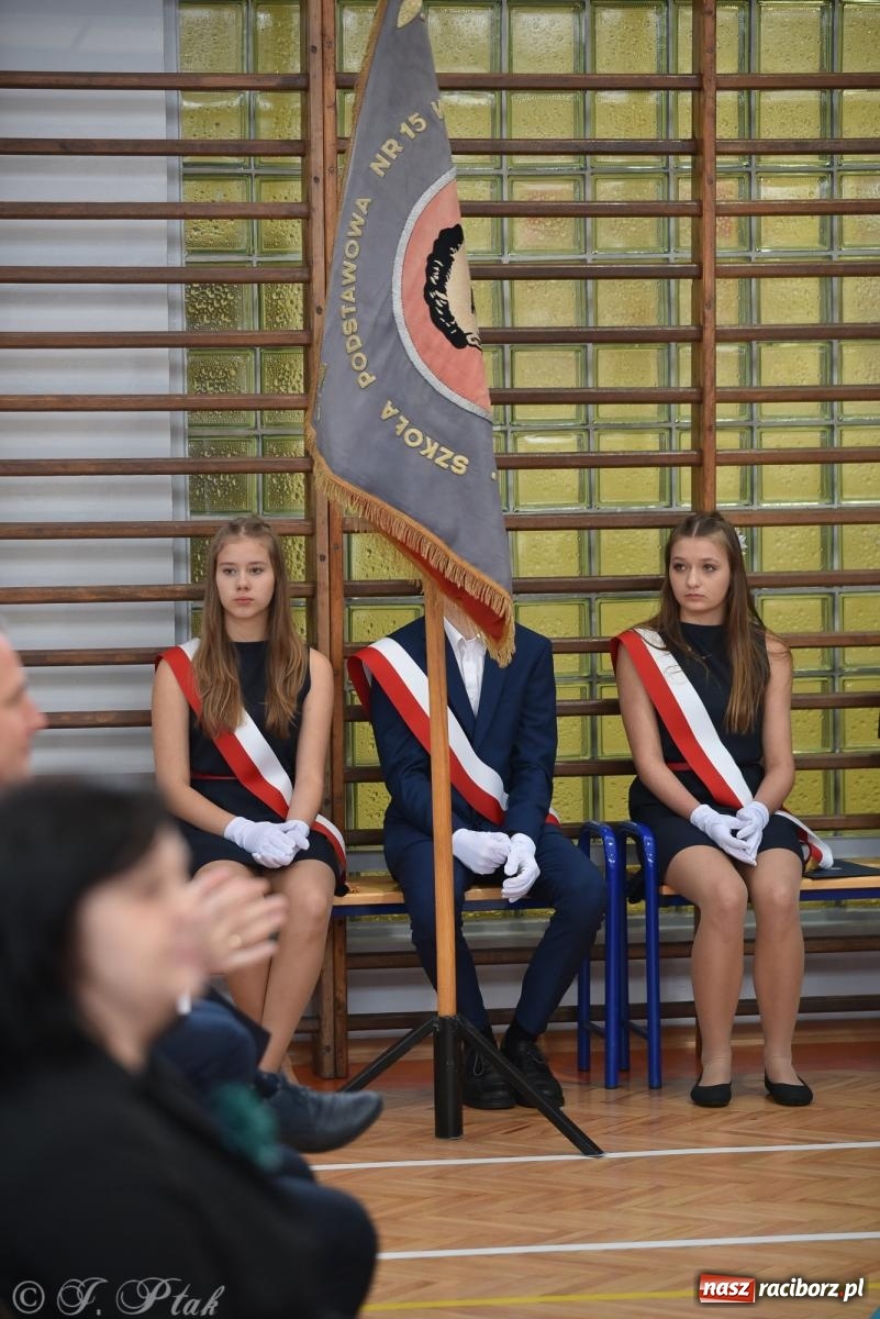 Zdjęcie w galerii na portalu naszraciborz.pl: Janek Górka zaśpiewał na urodzinach Piętnastki. Szkoła przy Słowackiego ma już 40 lat [FOTO i WIDEO] wiadomości z regionu