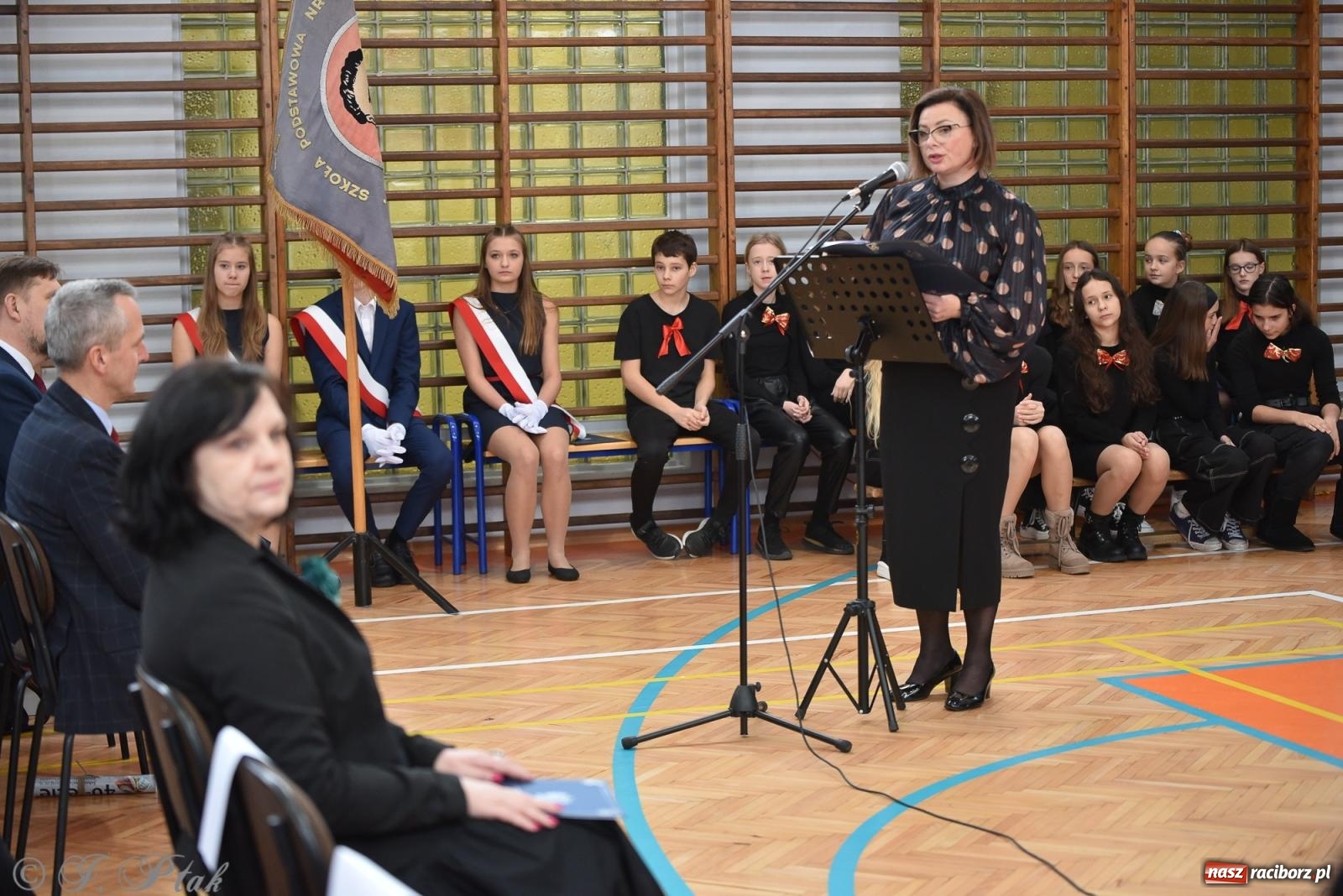 Zdjęcie w galerii na portalu naszraciborz.pl: Janek Górka zaśpiewał na urodzinach Piętnastki. Szkoła przy Słowackiego ma już 40 lat [FOTO i WIDEO] wiadomości z regionu