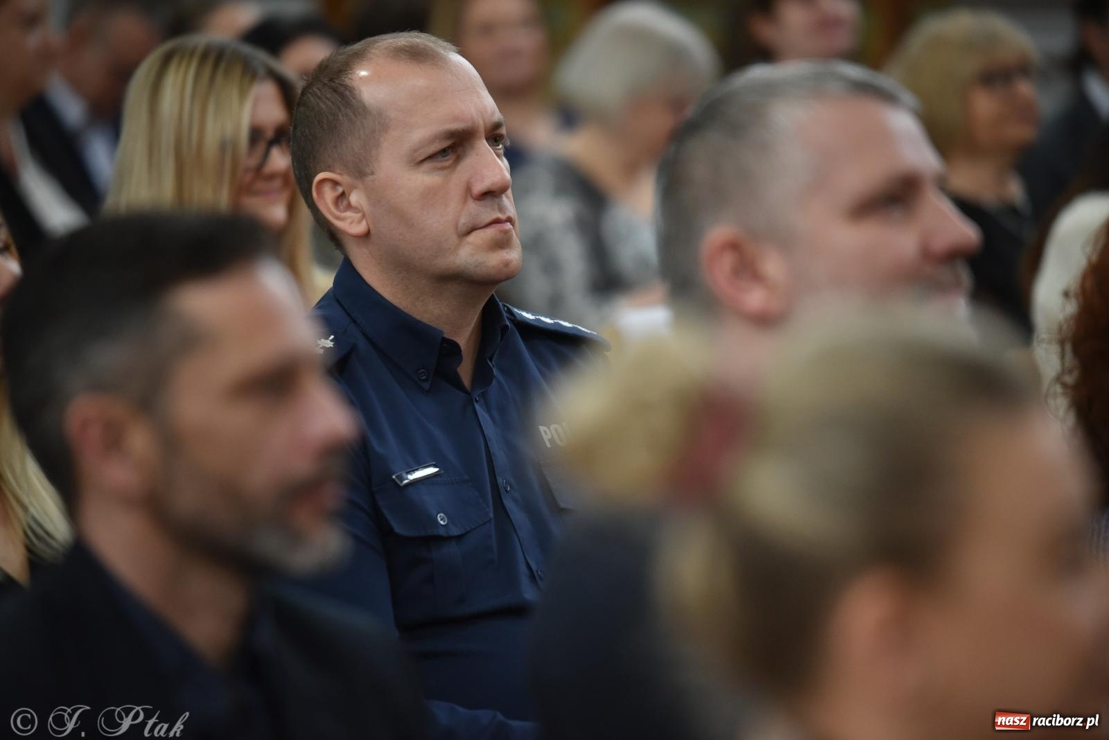 Zdjęcie w galerii na portalu naszraciborz.pl: Janek Górka zaśpiewał na urodzinach Piętnastki. Szkoła przy Słowackiego ma już 40 lat [FOTO i WIDEO] wiadomości z regionu