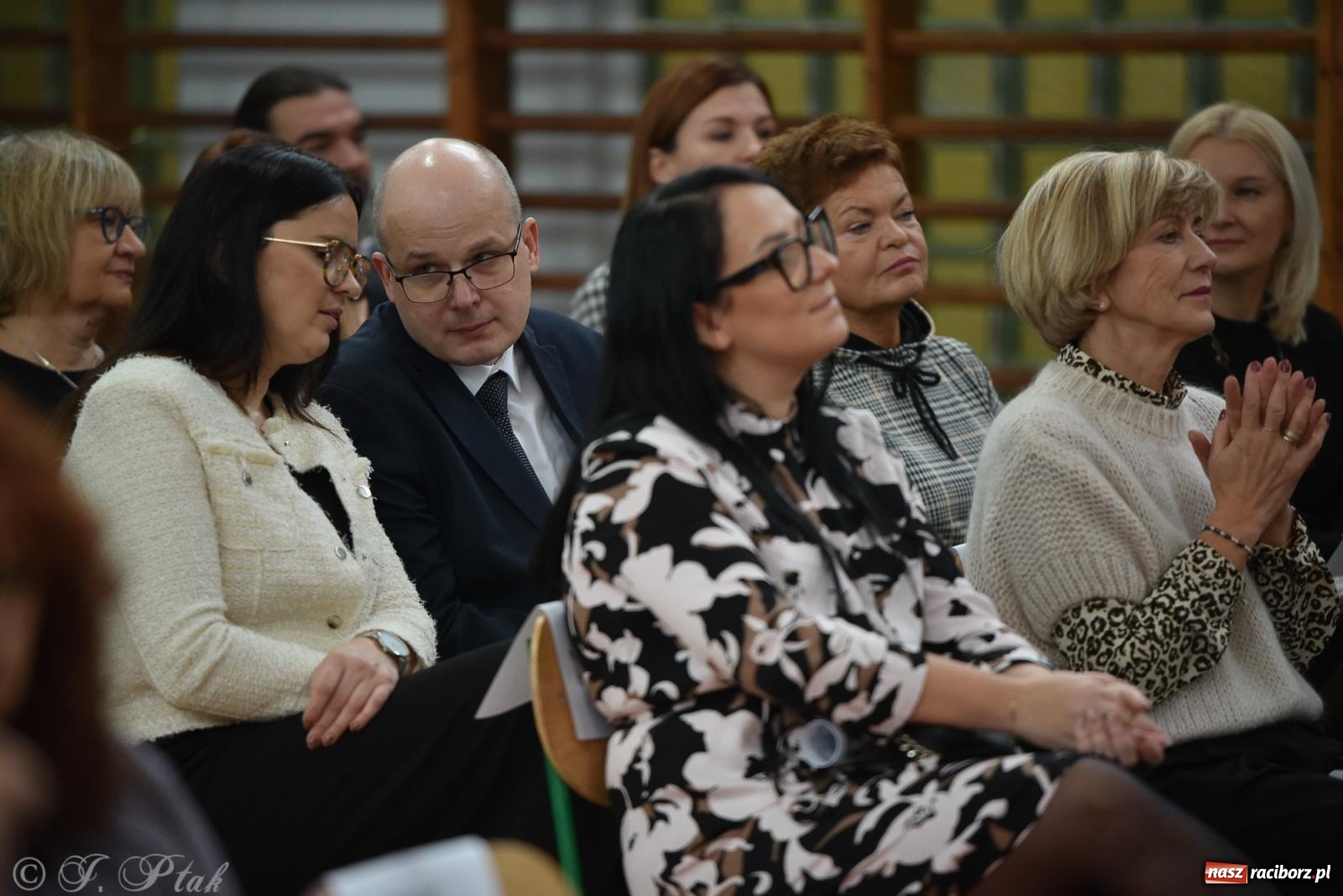 Zdjęcie w galerii na portalu naszraciborz.pl: Janek Górka zaśpiewał na urodzinach Piętnastki. Szkoła przy Słowackiego ma już 40 lat [FOTO i WIDEO] wiadomości z regionu